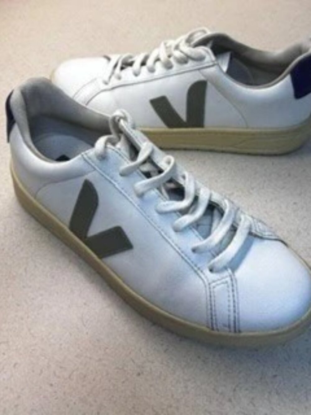 VEJA White Sneakers Gray V, Size 8